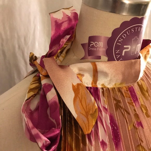 Flowy Spring Dress - Picture 2 of 4